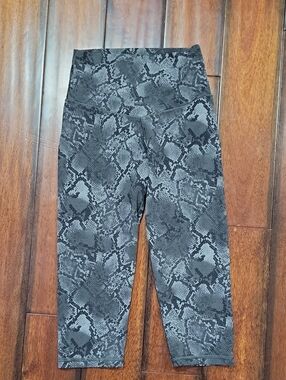 Aerie Real Me Snake Print Capri
